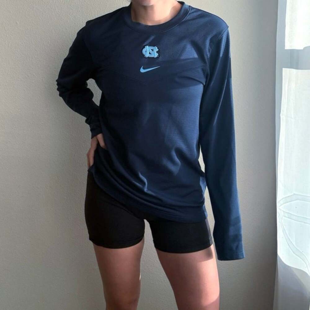 Nike Dri Fit North Carolina Tarheels UNC Longsleeve tee sporty collegiate gym